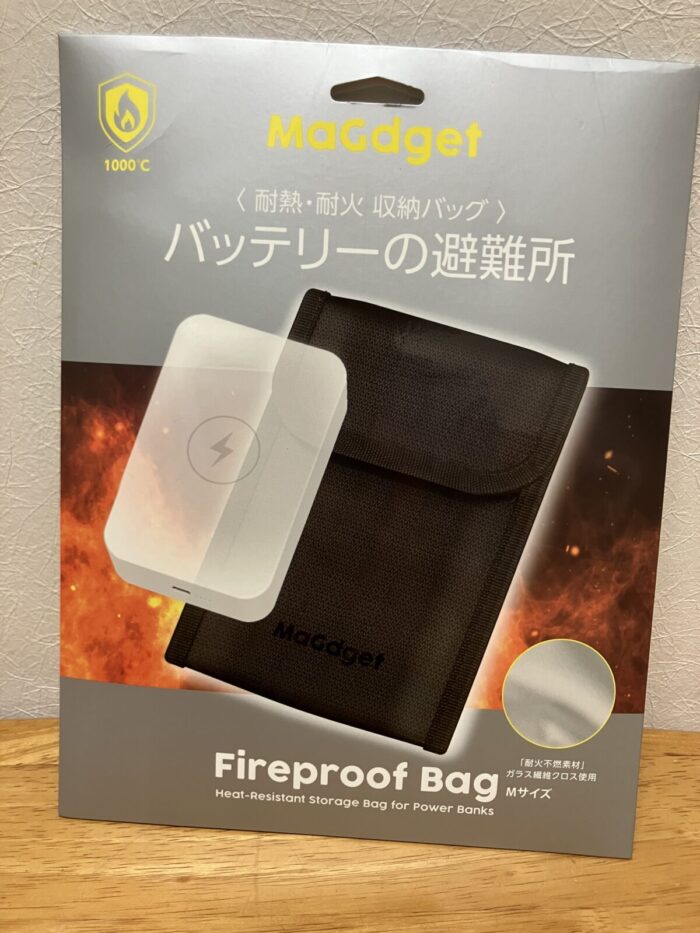 MaGdgetのFireproof Bagの外箱